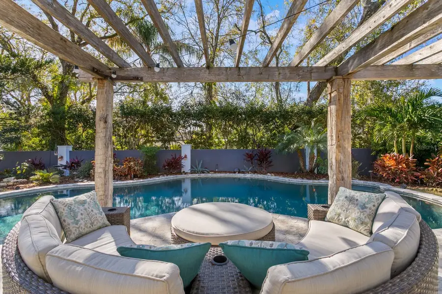 10402 Oakbrook Drive, Tampa, FL 33618 - Image #3