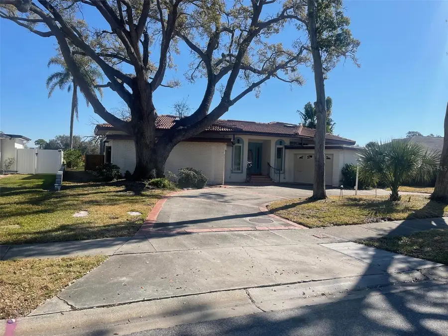 6823 Greenbrier Drive, Seminole, FL 33777 - Image #2