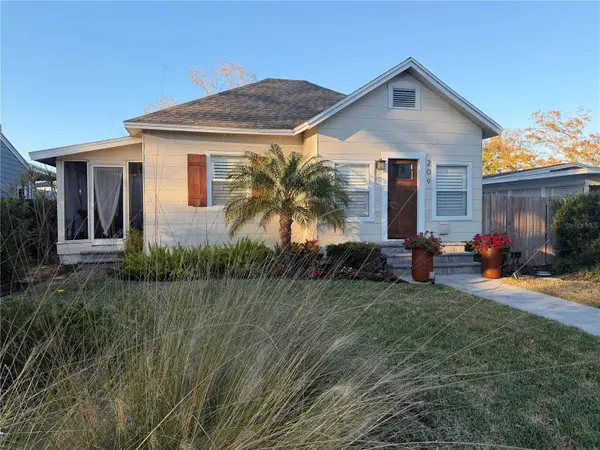 209 35th Avenue N, ST PETERSBURG, FL 33704