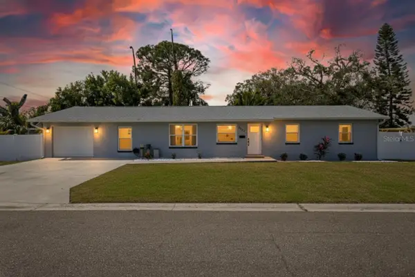 8050 Carolyn Street Ne, ST PETERSBURG, FL 33702