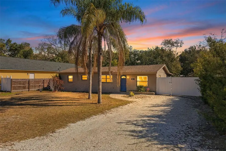 10405 N Woodmere Road, Tampa, FL 33617 - Image #2