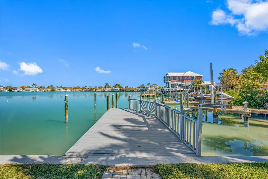 7905 9th Avenue S, Saint Petersburg, FL 33707 - #2