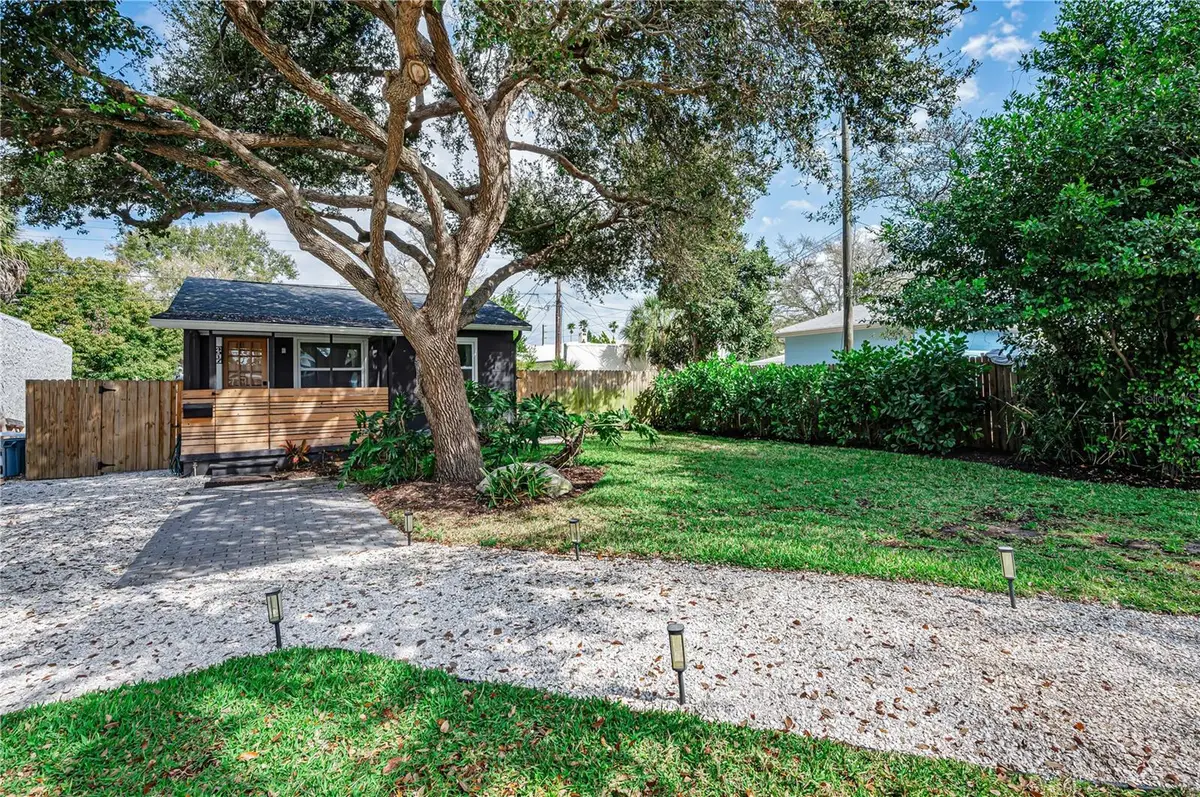 4917 Oxford Avenue N, Saint Petersburg, FL 33710 - #1