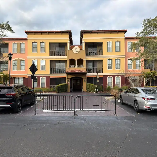 13941 Clubhouse Drive #208, TAMPA, FL 33618