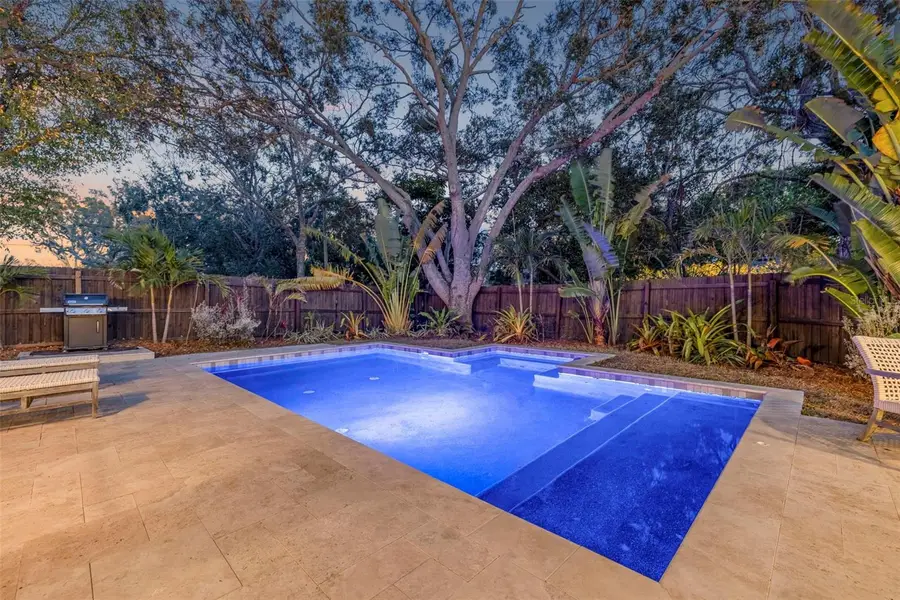 410 35th Avenue Ne, Saint Petersburg, FL 33704 - #3