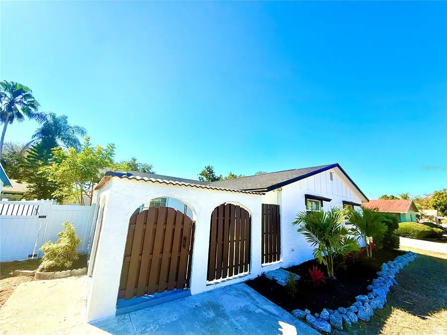 6910 Dalkeith Avenue N, Saint Petersburg, FL 33709 - #2