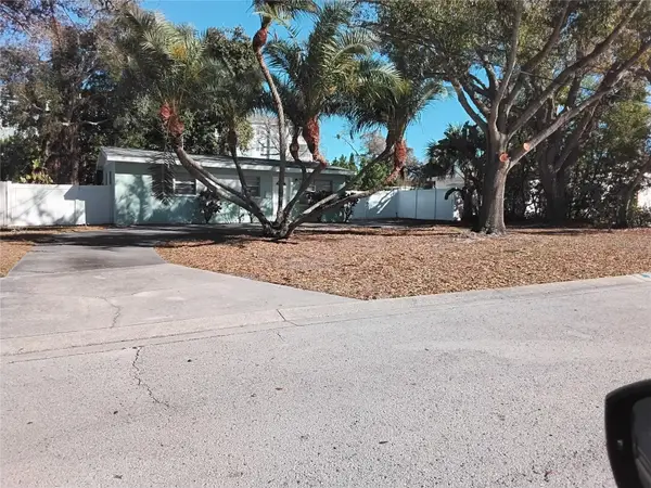 327 Barbara Circle, BELLEAIR, FL 33756