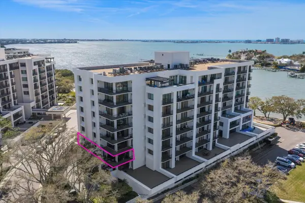 8 Belleview Boulevard #203, BELLEAIR, FL 33756