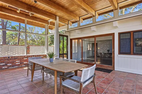 1239 Alcazar Way S, ST PETERSBURG, FL 33705