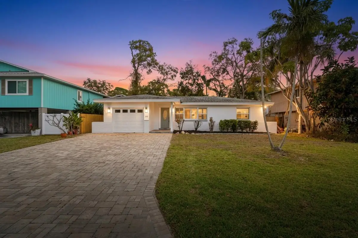 309 84th Avenue Ne, Saint Petersburg, FL 33702 - #1