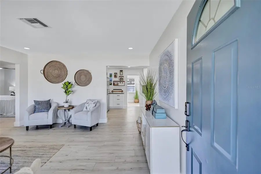 828 50th Avenue S, Saint Petersburg, FL 33705 - #3