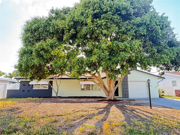 8484 120th Street, SEMINOLE, FL 33772