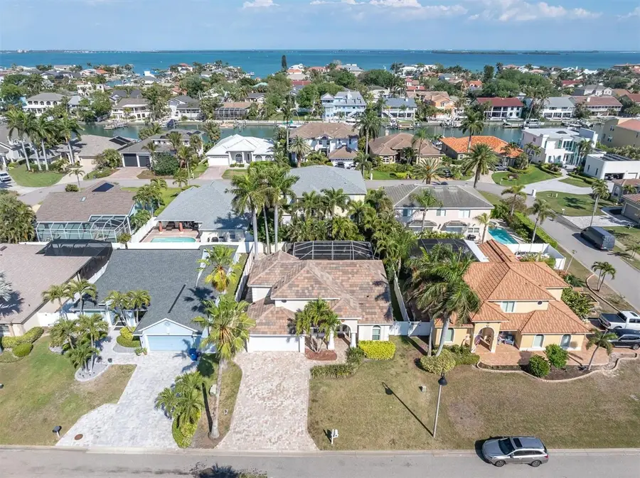 906 Landmark Circle S, Saint Petersburg, FL 33715 - #2