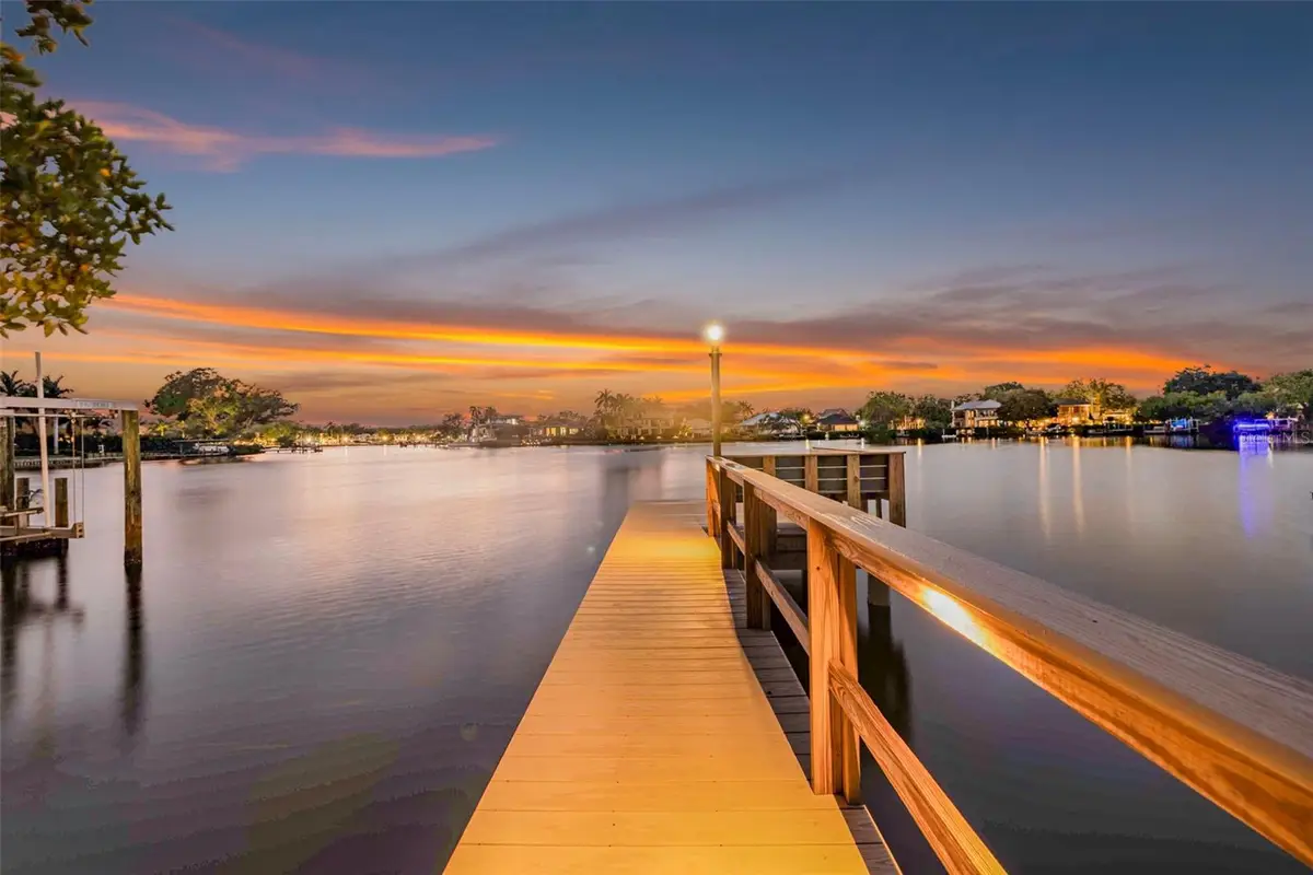 490 Coffee Pot Riviera Ne, Saint Petersburg, FL 33704 - #1