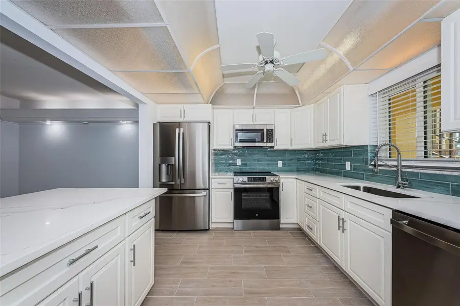 4700 Cove Circle #110, Saint Petersburg, FL 33708 - #2