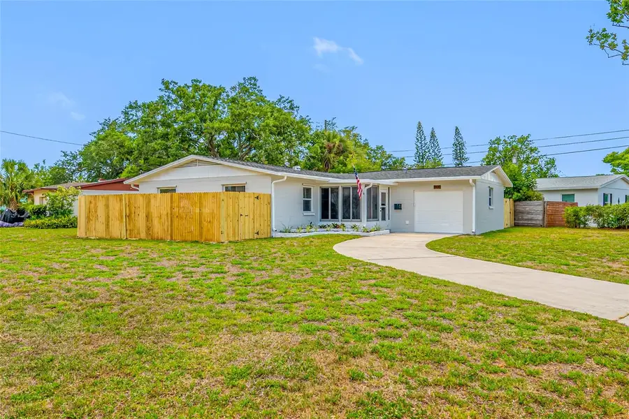 1100 81st Avenue N, Saint Petersburg, FL 33702 - #3