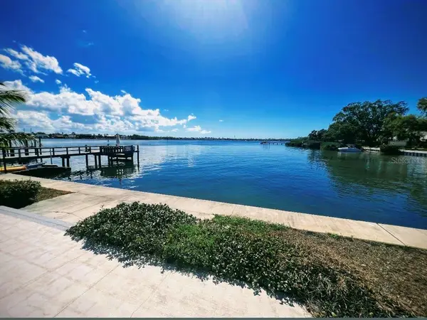 2431 Sunrise Drive Se, ST PETERSBURG, FL 33705