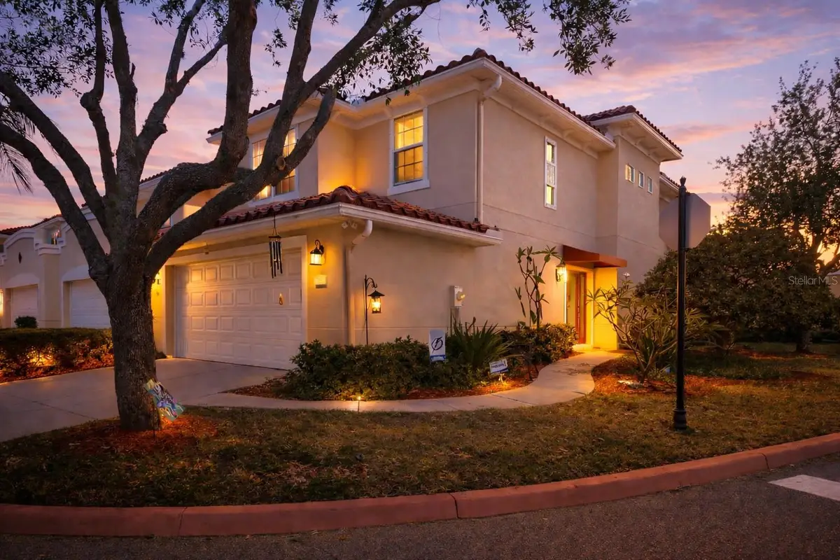 208 Valencia Circle, Saint Petersburg, FL 33716 - #1
