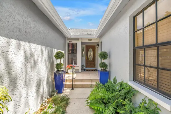 992 San Carlos Court Ne, ST PETERSBURG, FL 33702