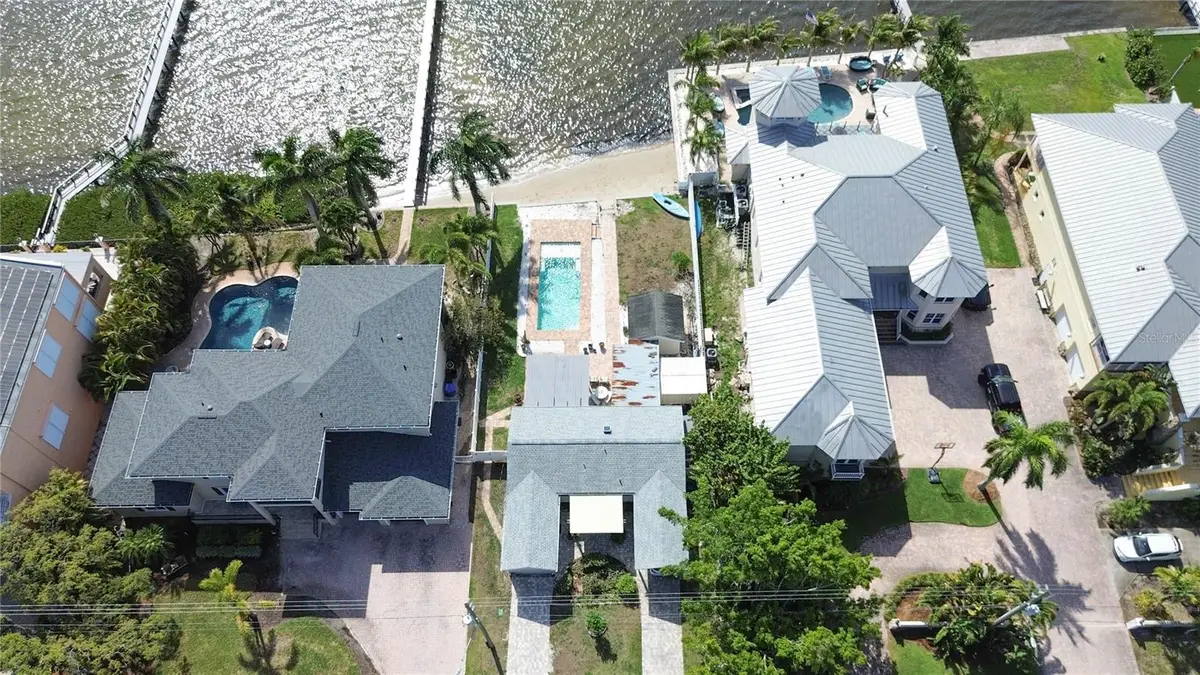 950 Weedon Drive Ne, Saint Petersburg, FL 33702 - #1