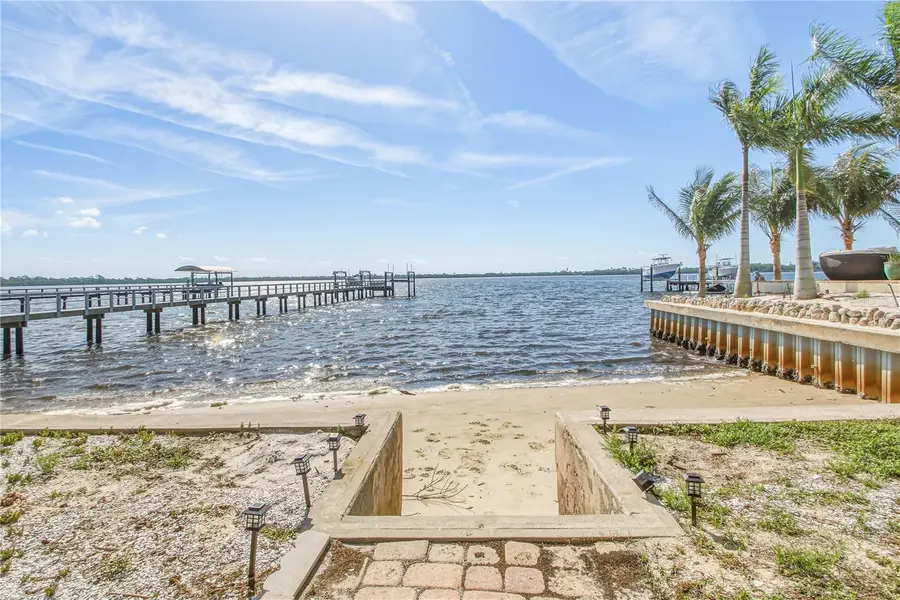 950 Weedon Drive Ne, Saint Petersburg, FL 33702 - #2