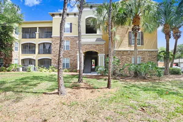 2407 Courtney Meadows Court #303, TAMPA, FL 33619