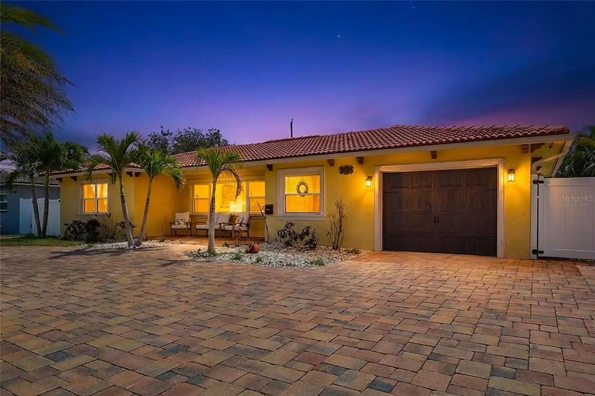 3890 Benson Avenue N, Saint Petersburg, FL 33713 - #1