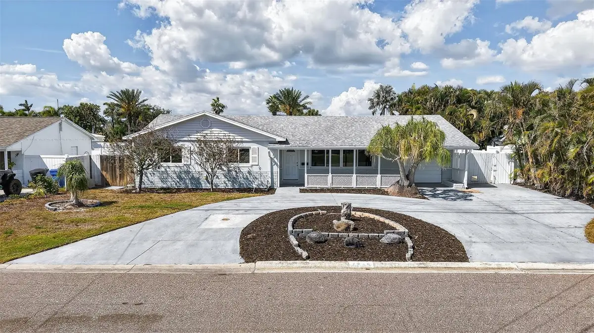 7919 Causeway Boulevard S, Saint Petersburg, FL 33707 - #1