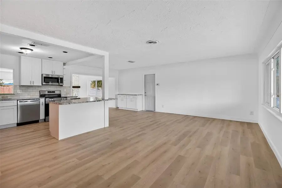 7919 Causeway Boulevard S, Saint Petersburg, FL 33707 - #3