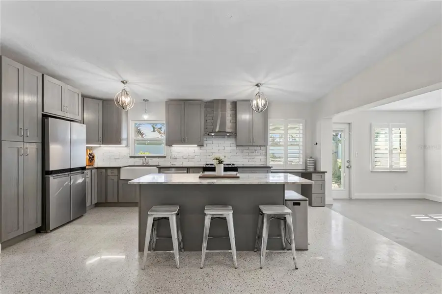 6931 Grande Vista Way S, Saint Petersburg, FL 33707 - #2