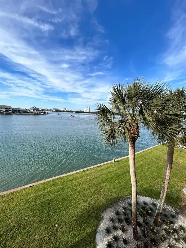 868 Bayway Boulevard #304, CLEARWATER BEACH, FL 33767