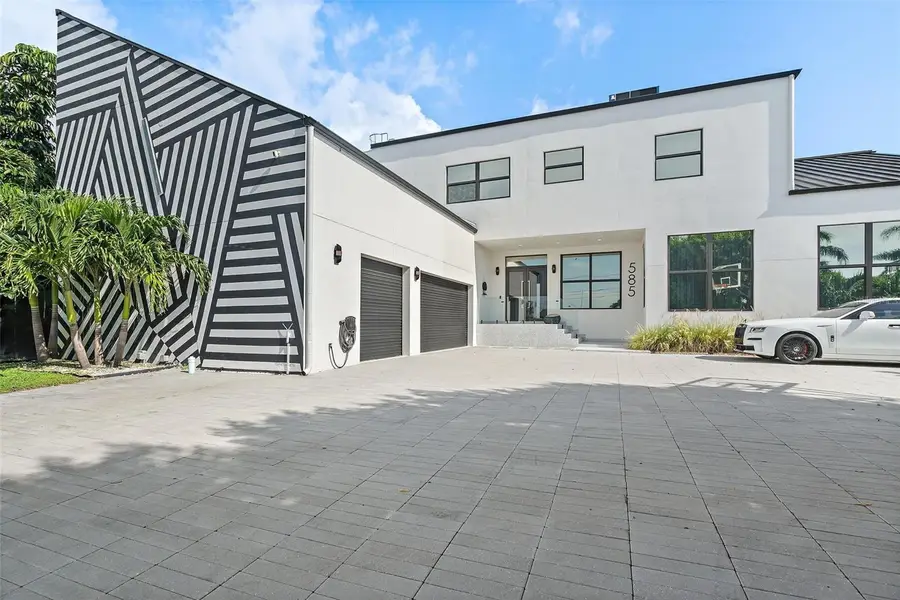 585 Dolphin Avenue Se, Saint Petersburg, FL 33705 - #2