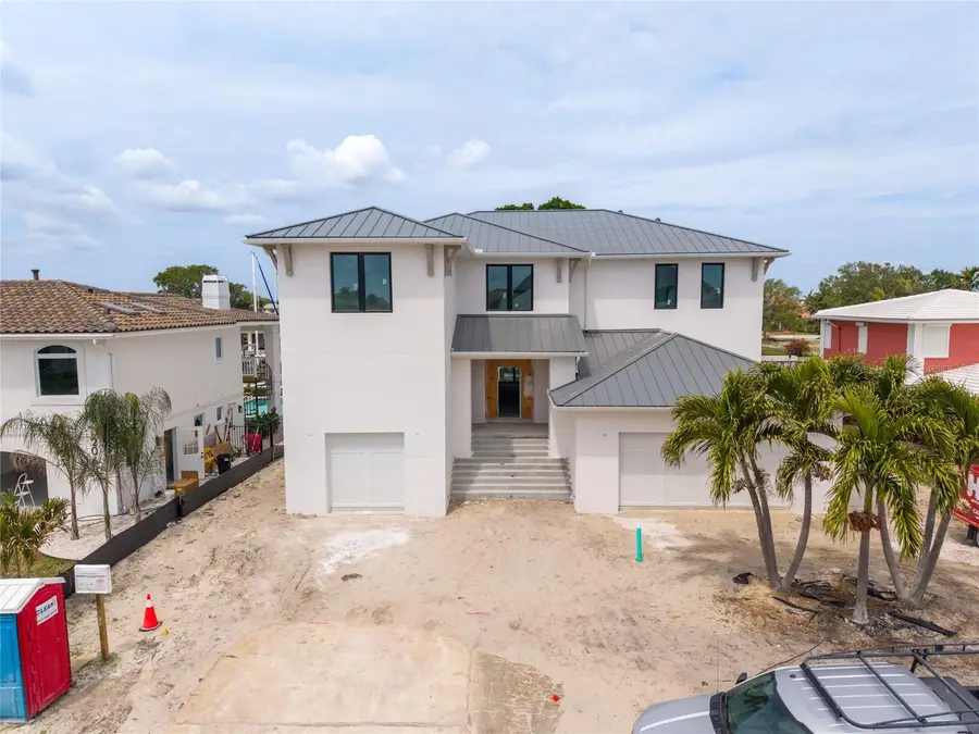 2071 Illinois Avenue Ne, Saint Petersburg, FL 33703 - #2