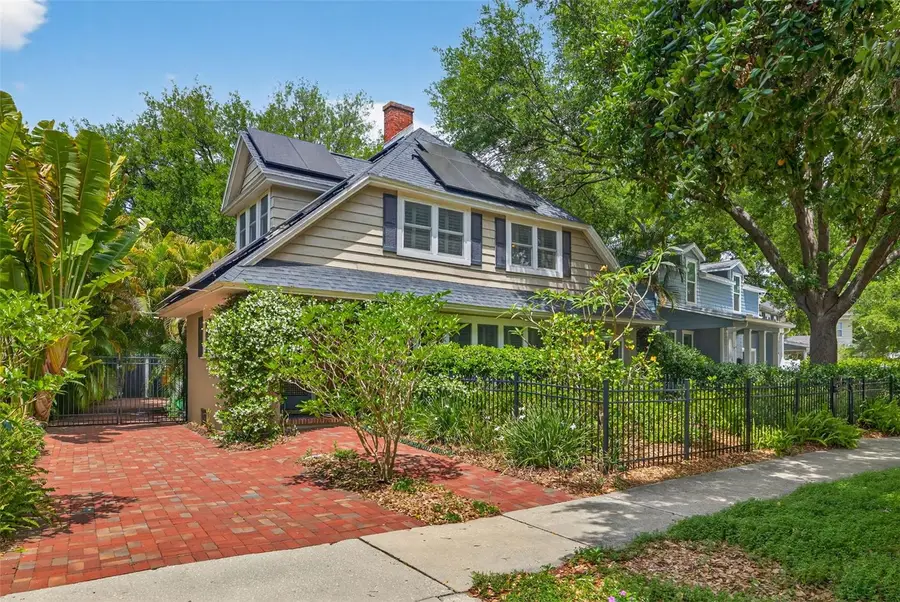 2318 Woodlawn Circle E, Saint Petersburg, FL 33704 - #2