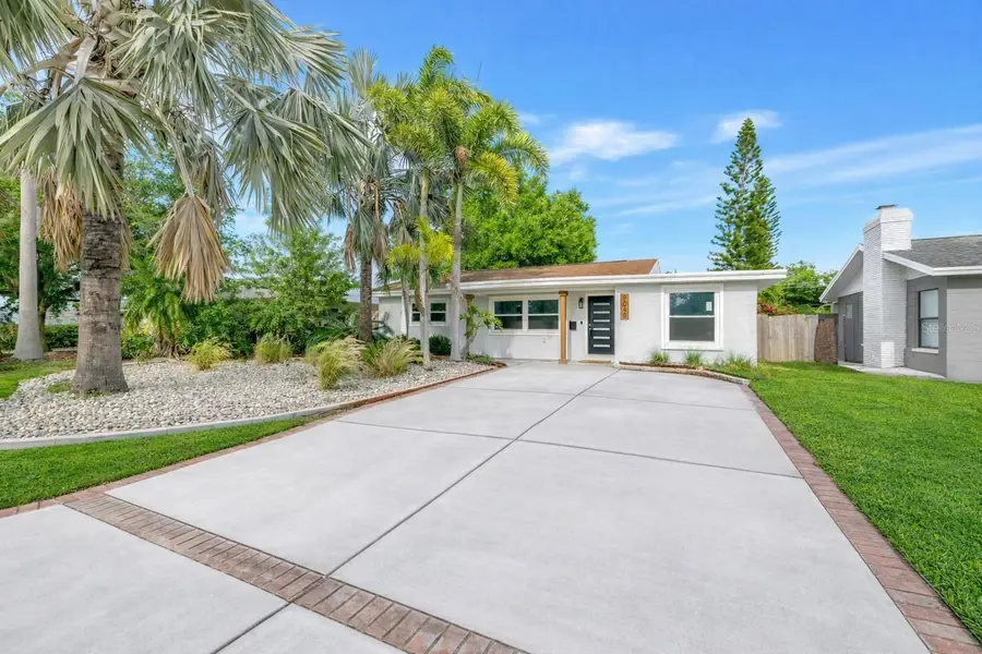 9045 3rd Street N, Saint Petersburg, FL 33702 - #2