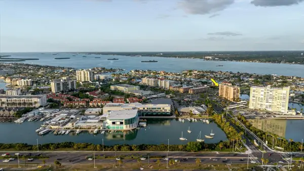 51 Island Way #801, CLEARWATER BEACH, FL 33767