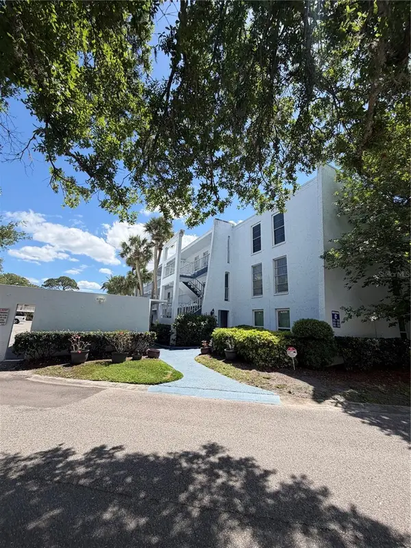 225 Country Club Drive #C330, LARGO, FL 33771