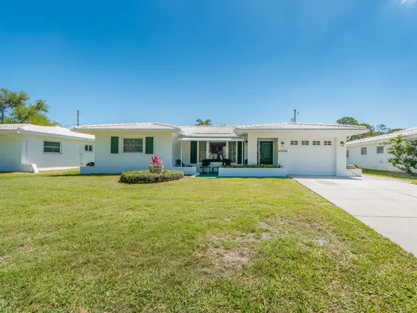 9227 143rd Street, SEMINOLE, FL 33776