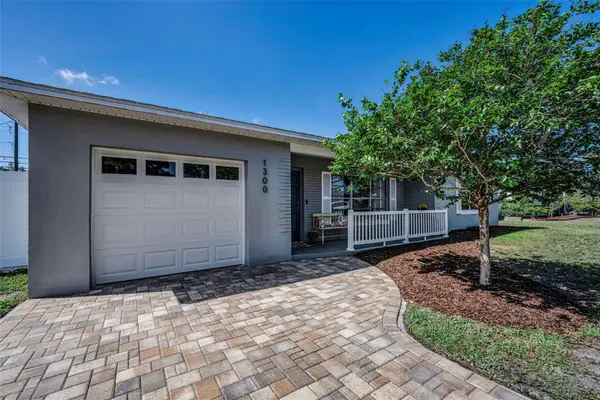 1300 63rd Avenue N, ST PETERSBURG, FL 33702