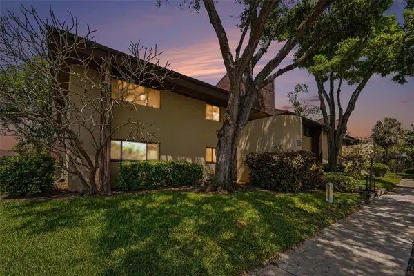 10755 Village Club Circle N #101, ST PETERSBURG, FL 33716