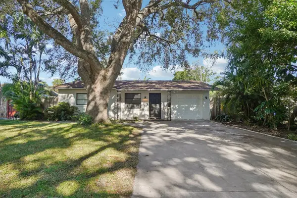 162 SE Lincoln Circle N, ST PETERSBURG, FL 33703