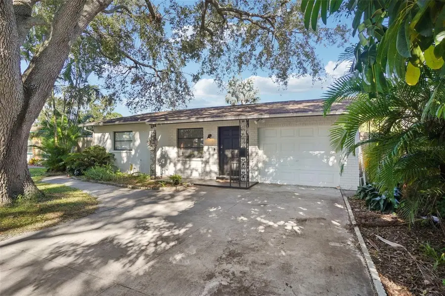 162 SE Lincoln Circle N, Saint Petersburg, FL 33703 - #2