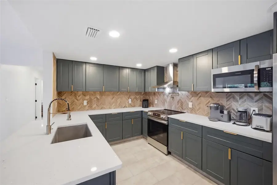 4014 W Rogers Avenue, Tampa, FL 33611 - #2