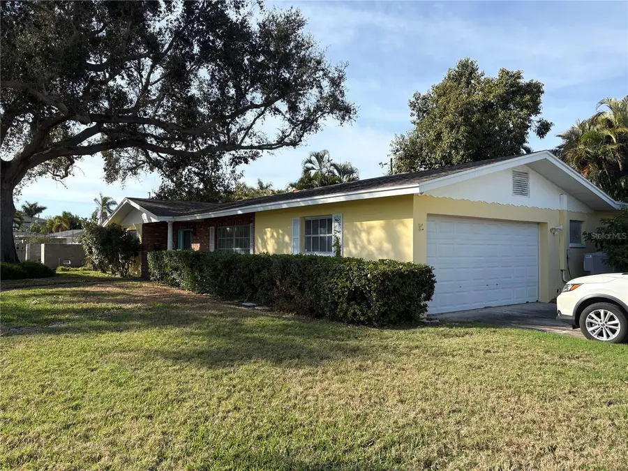 498 Bayview Drive Ne, Saint Petersburg, FL 33704 - #2