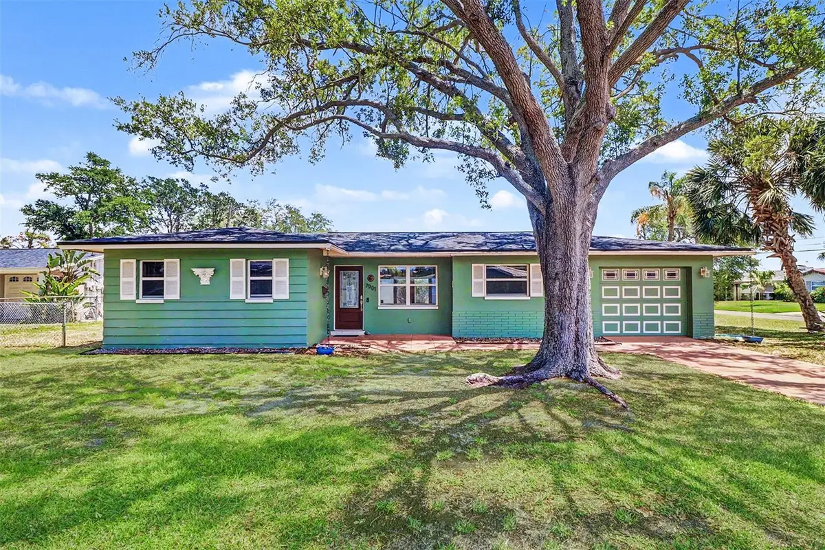 7901 3rd Street N, Saint Petersburg, FL 33702 - #1