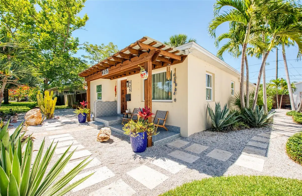425 46th Avenue S, Saint Petersburg, FL 33705 - #1