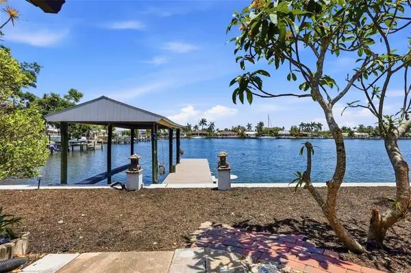 2300 S Shore Drive Se, ST PETERSBURG, FL 33705