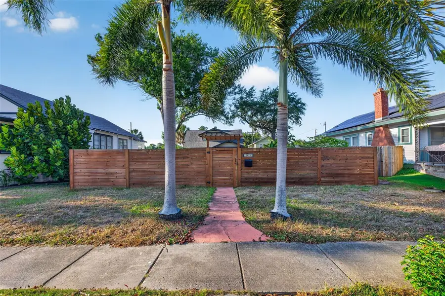 2419 Dartmouth Avenue N, Saint Petersburg, FL 33713 - #3