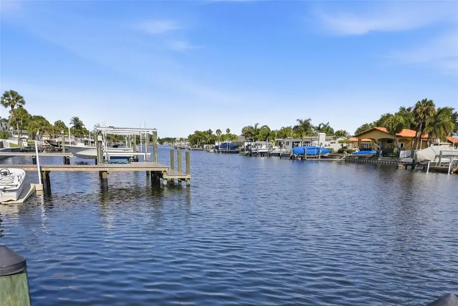 1024 44th Avenue Ne, Saint Petersburg, FL 33703 - #2