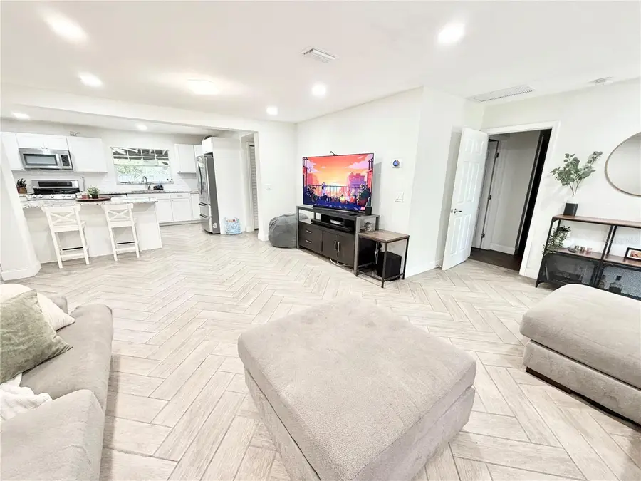 626 74th Street N, Saint Petersburg, FL 33710 - #3